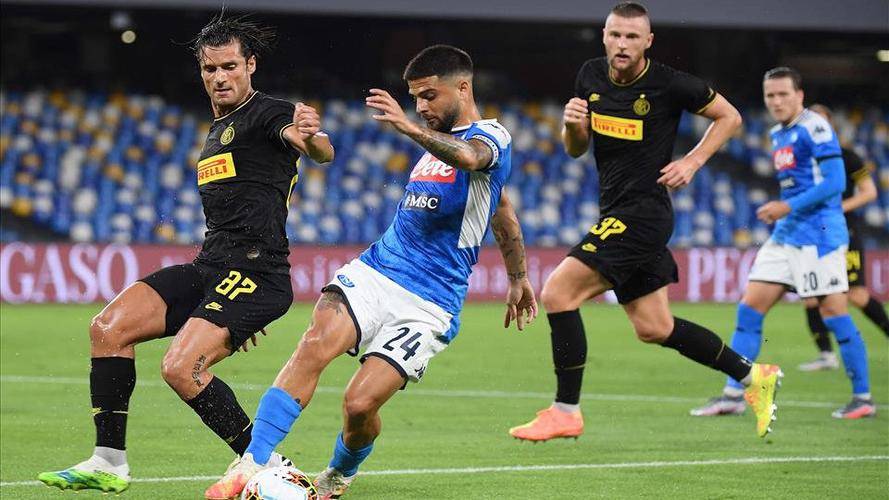 公开反目 公开反目